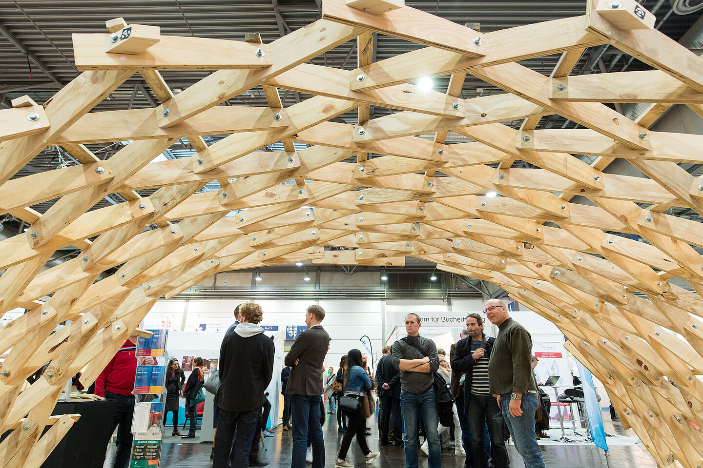 Netzwerken auf Messen Das Zollinger-Dach auf der denkmal-Messe 2016