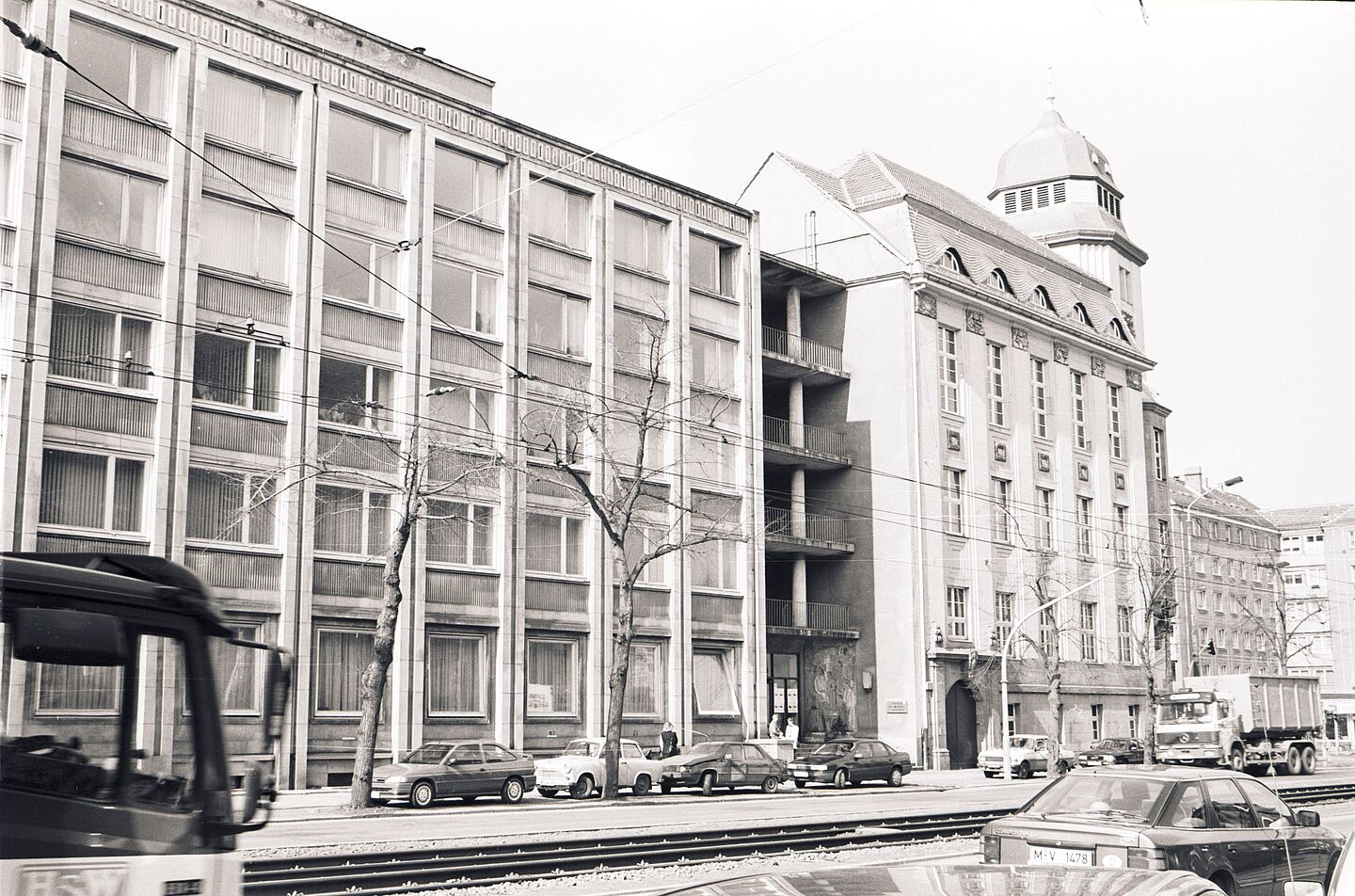 Black and white picture of Geutebrück building
