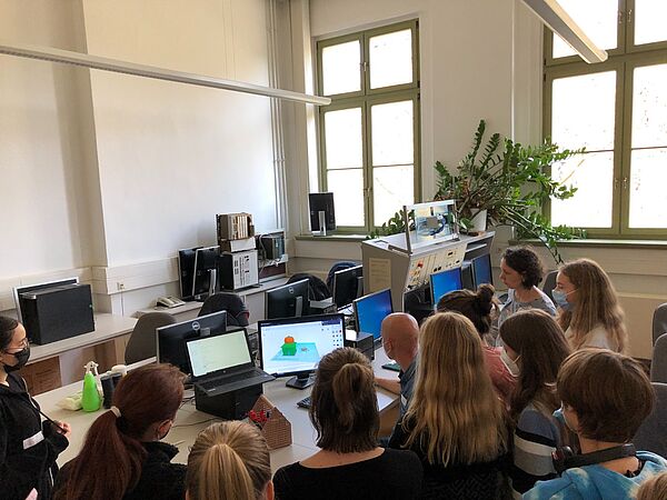 Ein 3D Objekt wird am Rechner modelliert - Live Vorführung